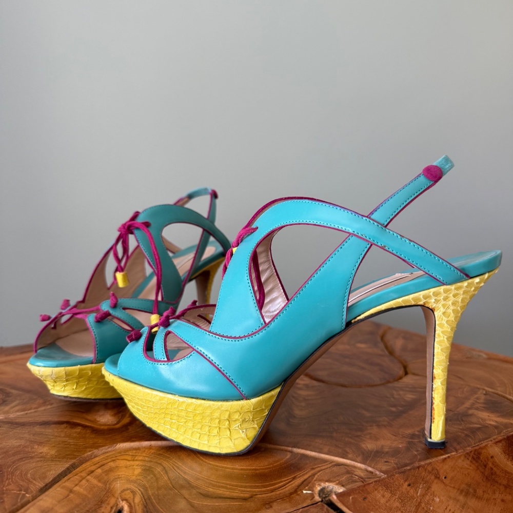 Shoes - Picture 4 of 5